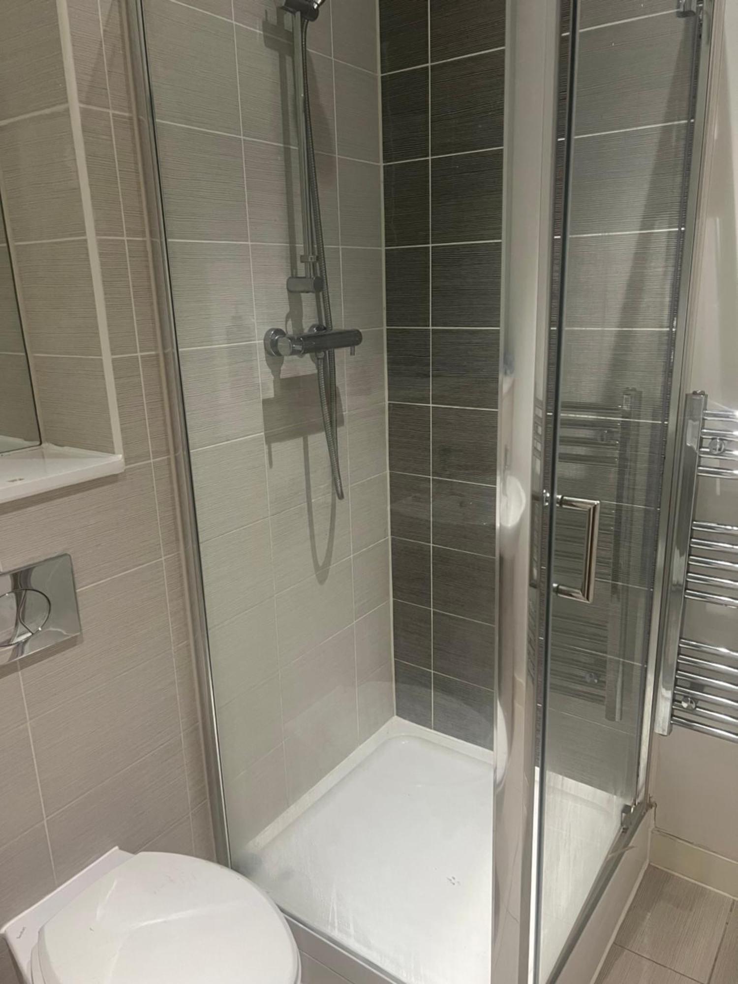 Bed & Breakfast A Cozy With Private Bathroom In A Two Bedroom *