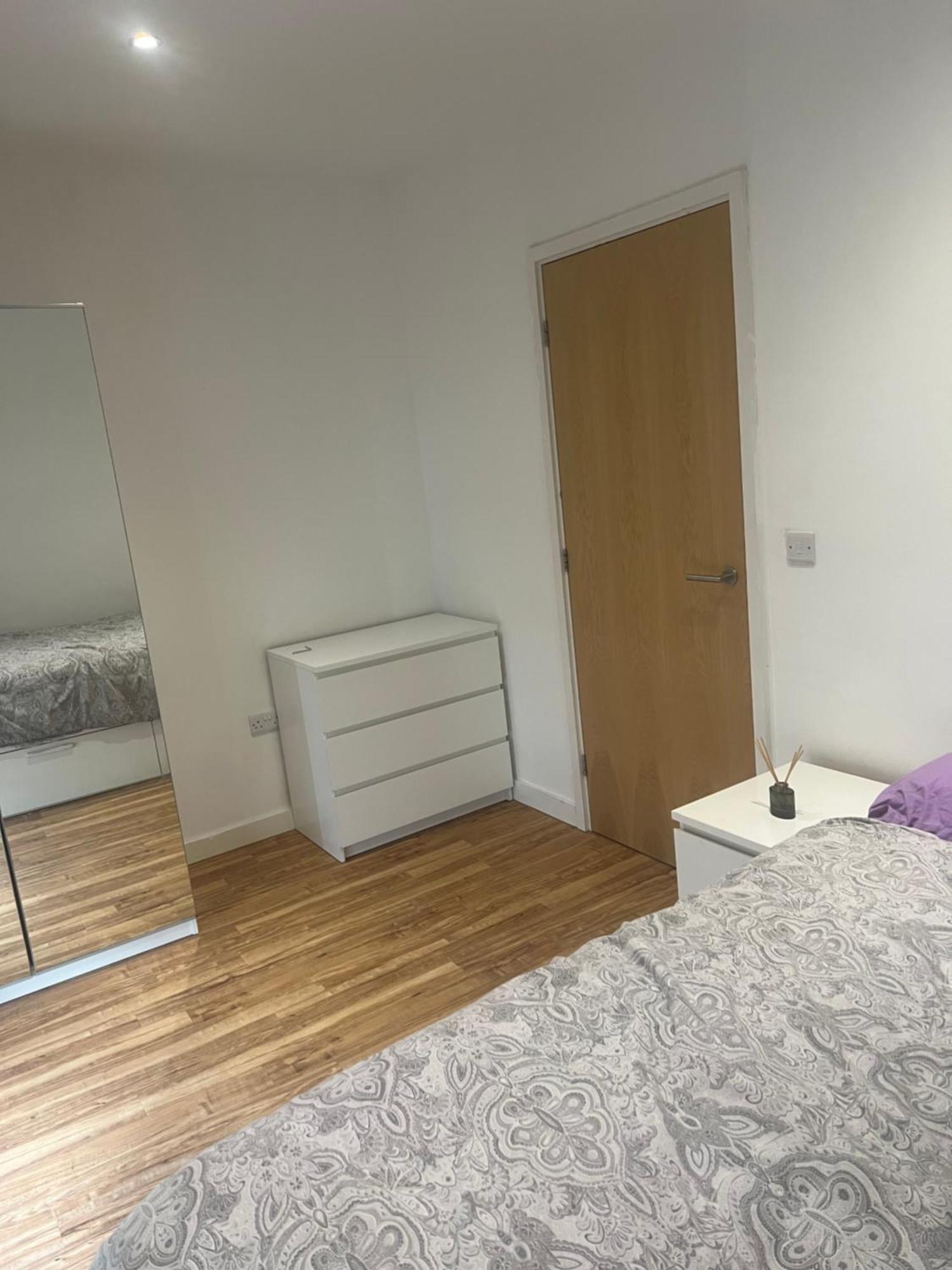 A Cozy With Private Bathroom In A Two Bedroom Bed & Breakfast Manchester